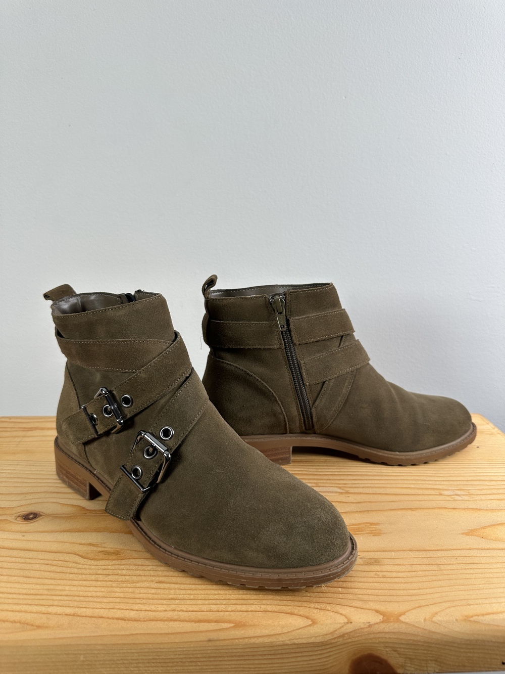 Bleecker & Bond Olive Green Suede Buckle Ankle Boots Size 8 Moto